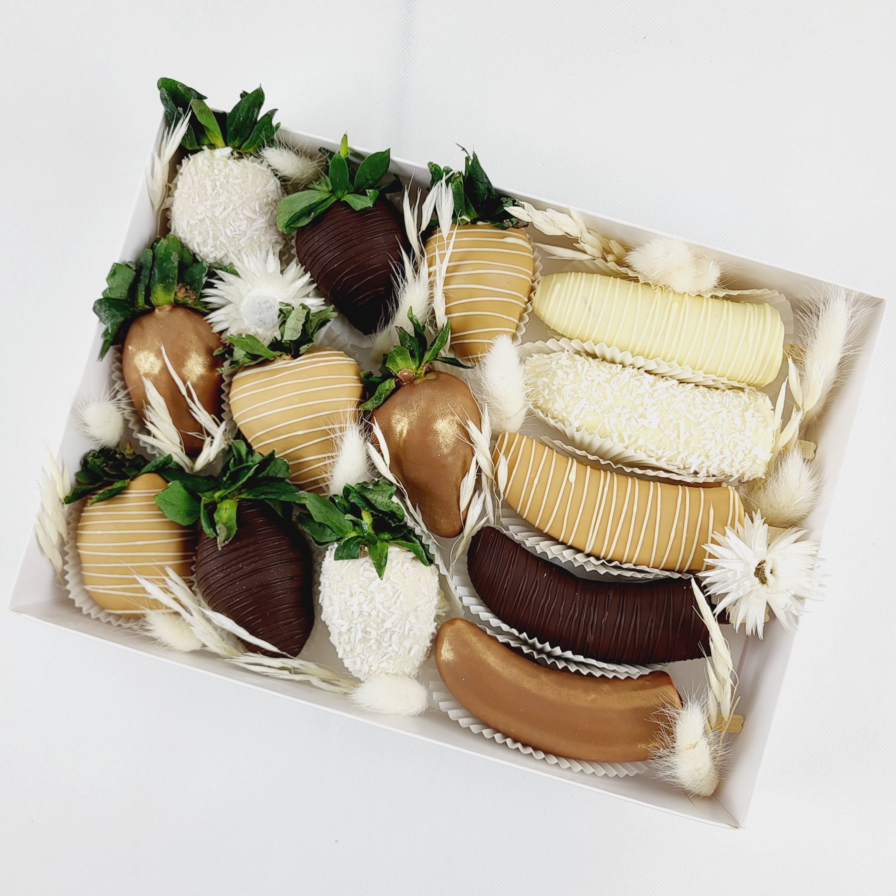 "Boho" Edbeeren-Bananen Box – Chocofruits "Boho" Edbeeren-Bananen Box – Chocofruits