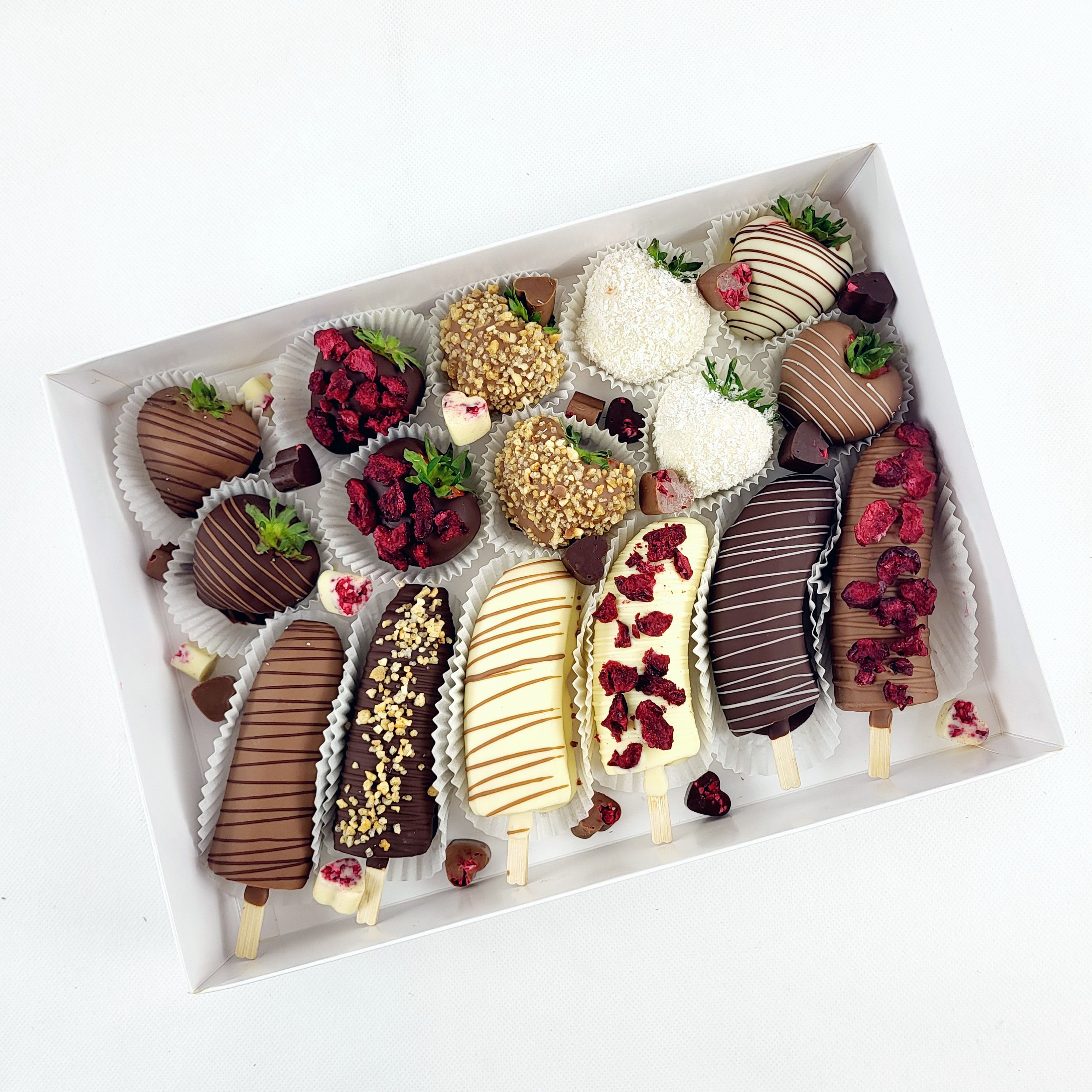 Schoko Erdbeeren und Bananen Box "MIT LIEBE" – Chocofruits Schoko Erdbeeren und Bananen Box "MIT LIEBE" – Chocofruits